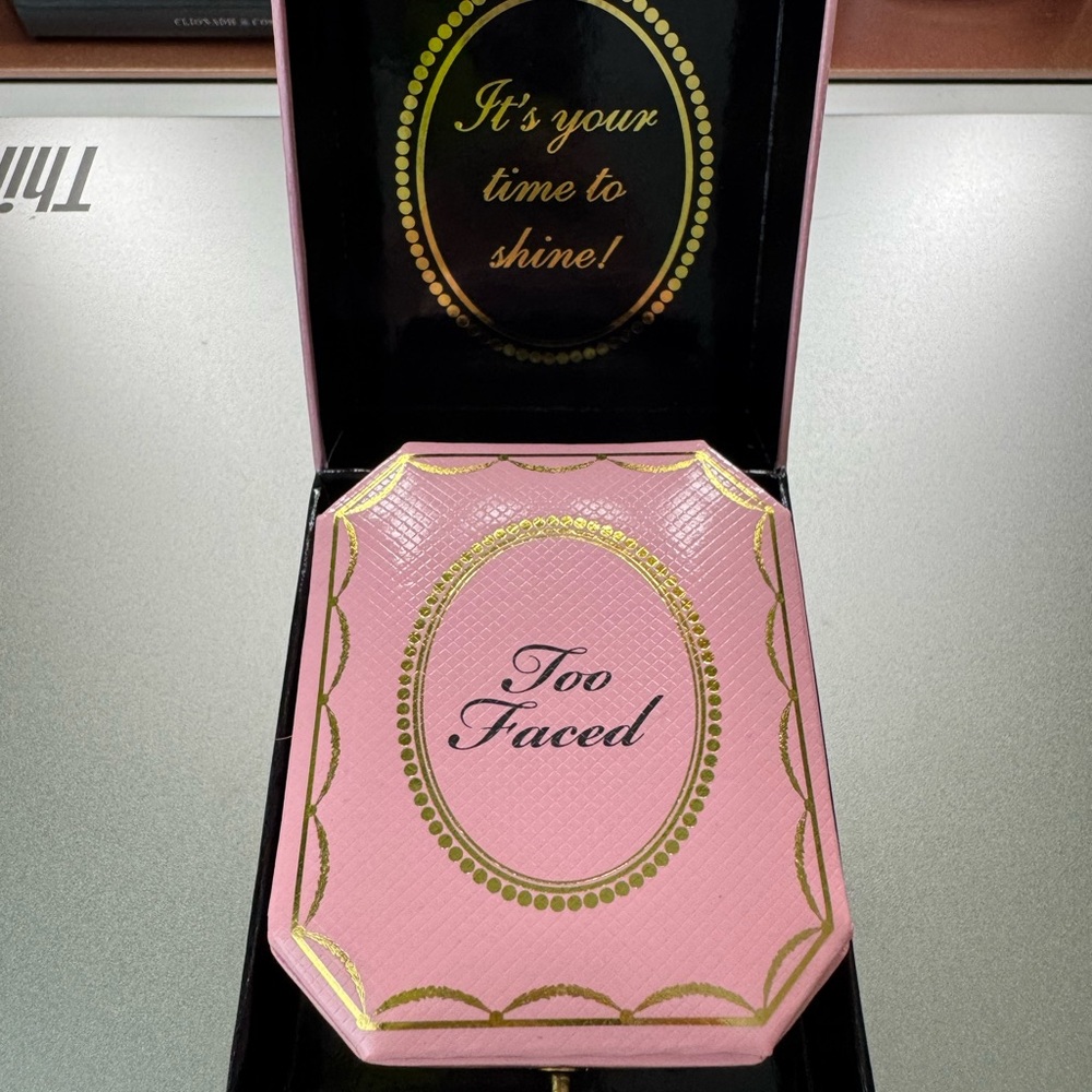 Too Faced Diamond Light Highlighter in Fancy Pink Diamond